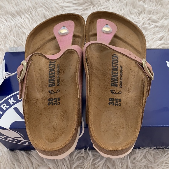 NWB Birkenstock Gizeh sandals in washed metallic pink - Picture 9 of 11